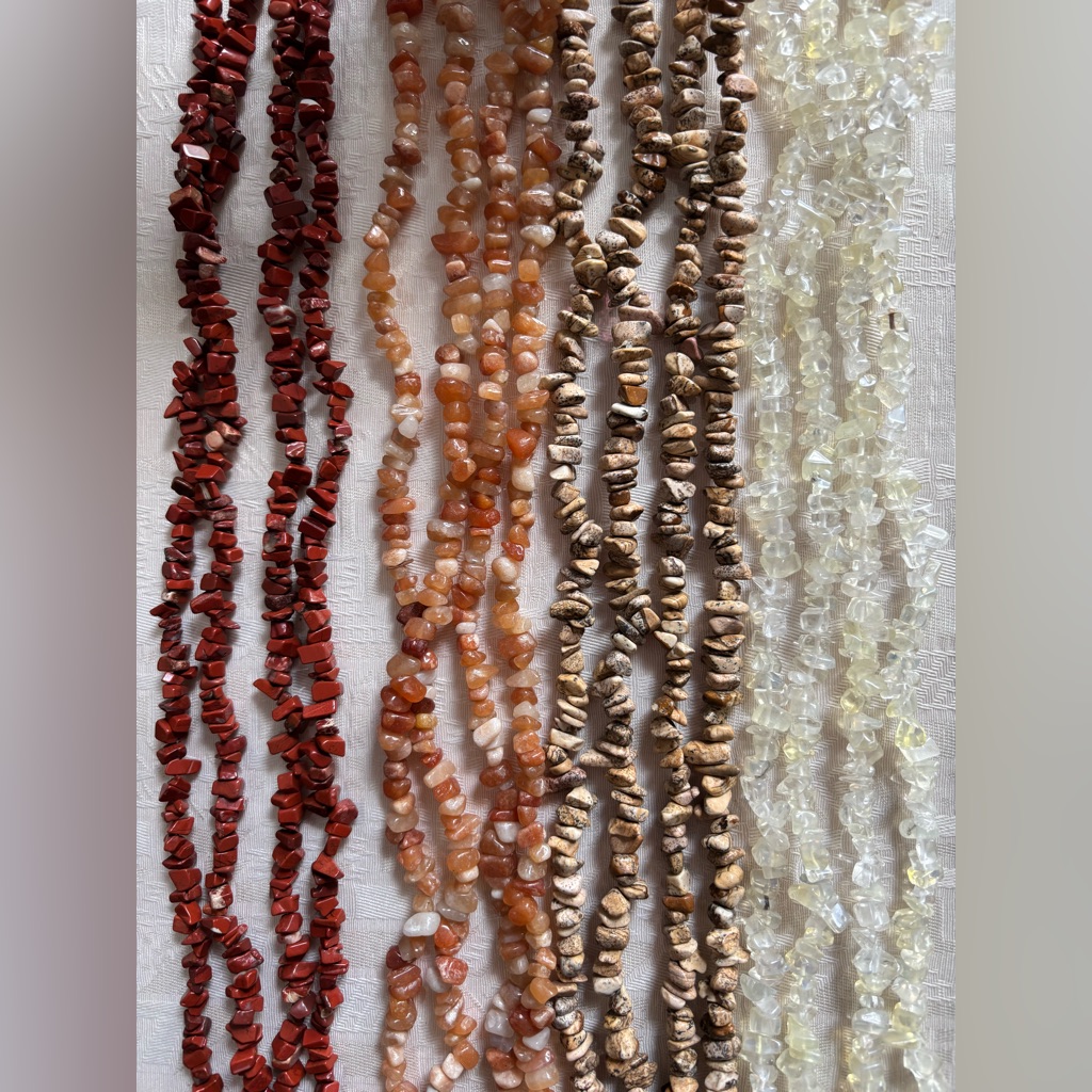 Natural Stones Quartz Crystal Lot 832 Stands Necklaces Dor Jewelry Making